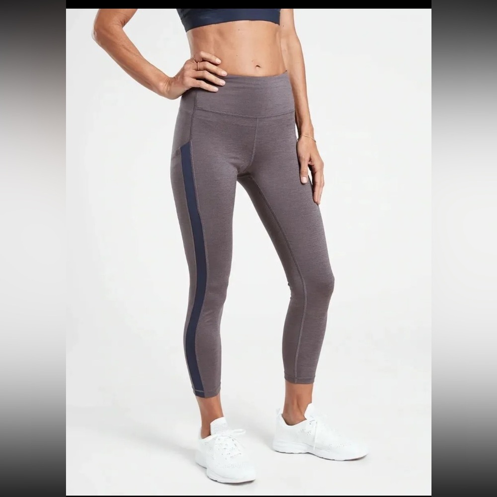 Athleta Ultimate Stash Pocket 7/8 Tight leggings in a grey/mauve color XXS